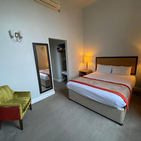 The Riverside House Hotel Mildenhall Bagian luar foto