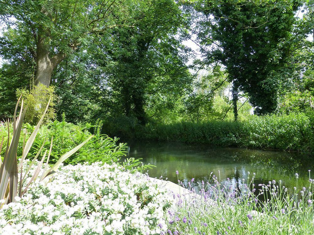 The Riverside House Hotel Mildenhall Bagian luar foto