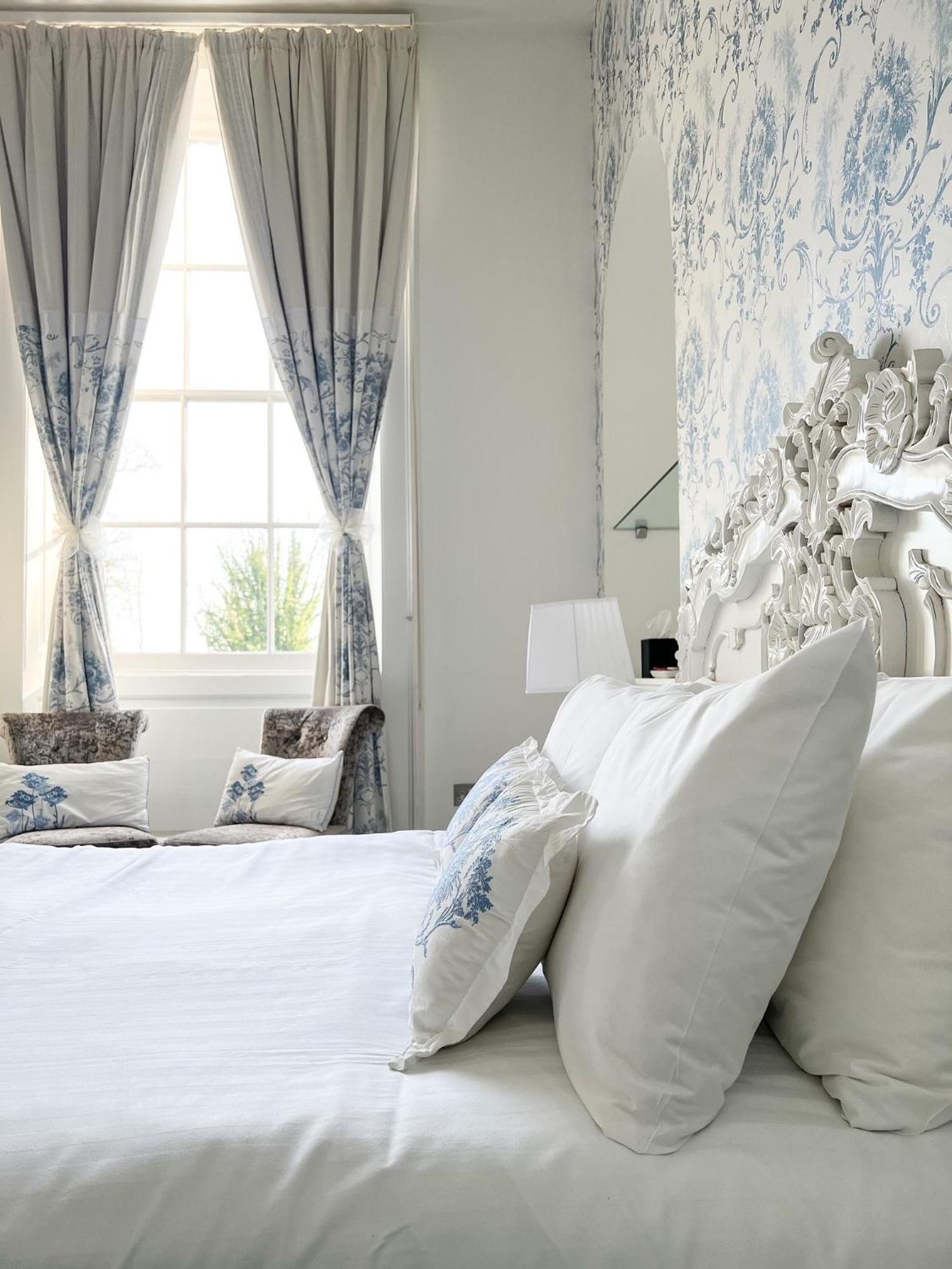 The Riverside House Hotel Mildenhall Bagian luar foto