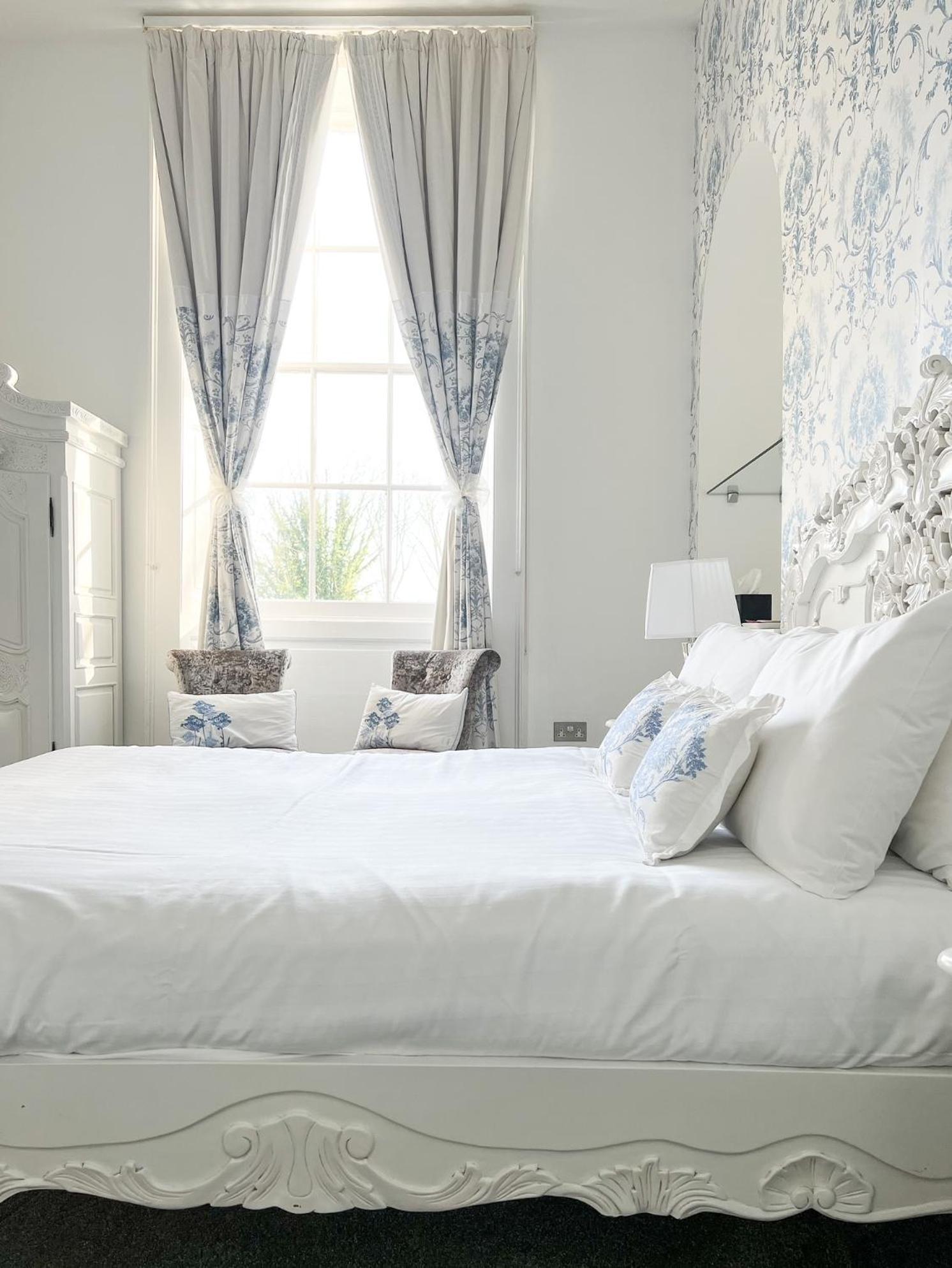 The Riverside House Hotel Mildenhall Bagian luar foto