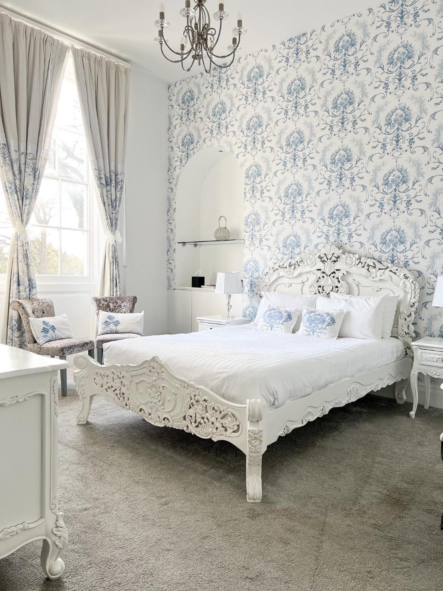 The Riverside House Hotel Mildenhall Bagian luar foto