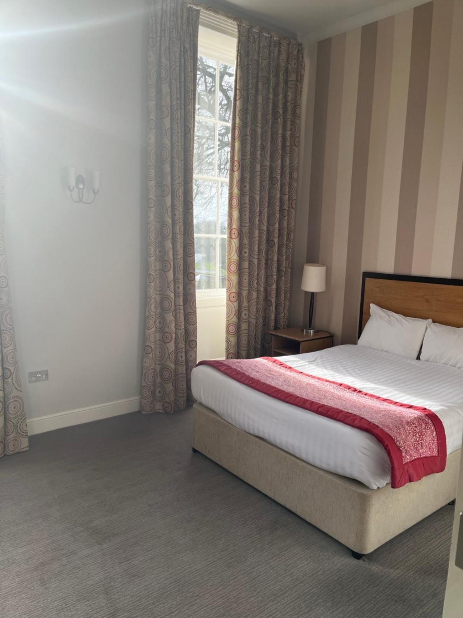 The Riverside House Hotel Mildenhall Bagian luar foto