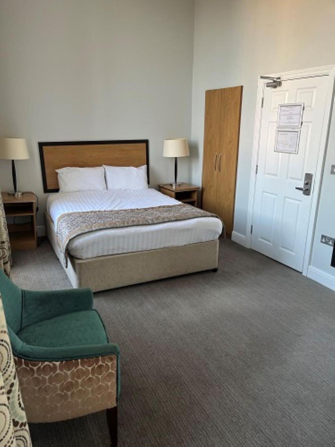The Riverside House Hotel Mildenhall Bagian luar foto