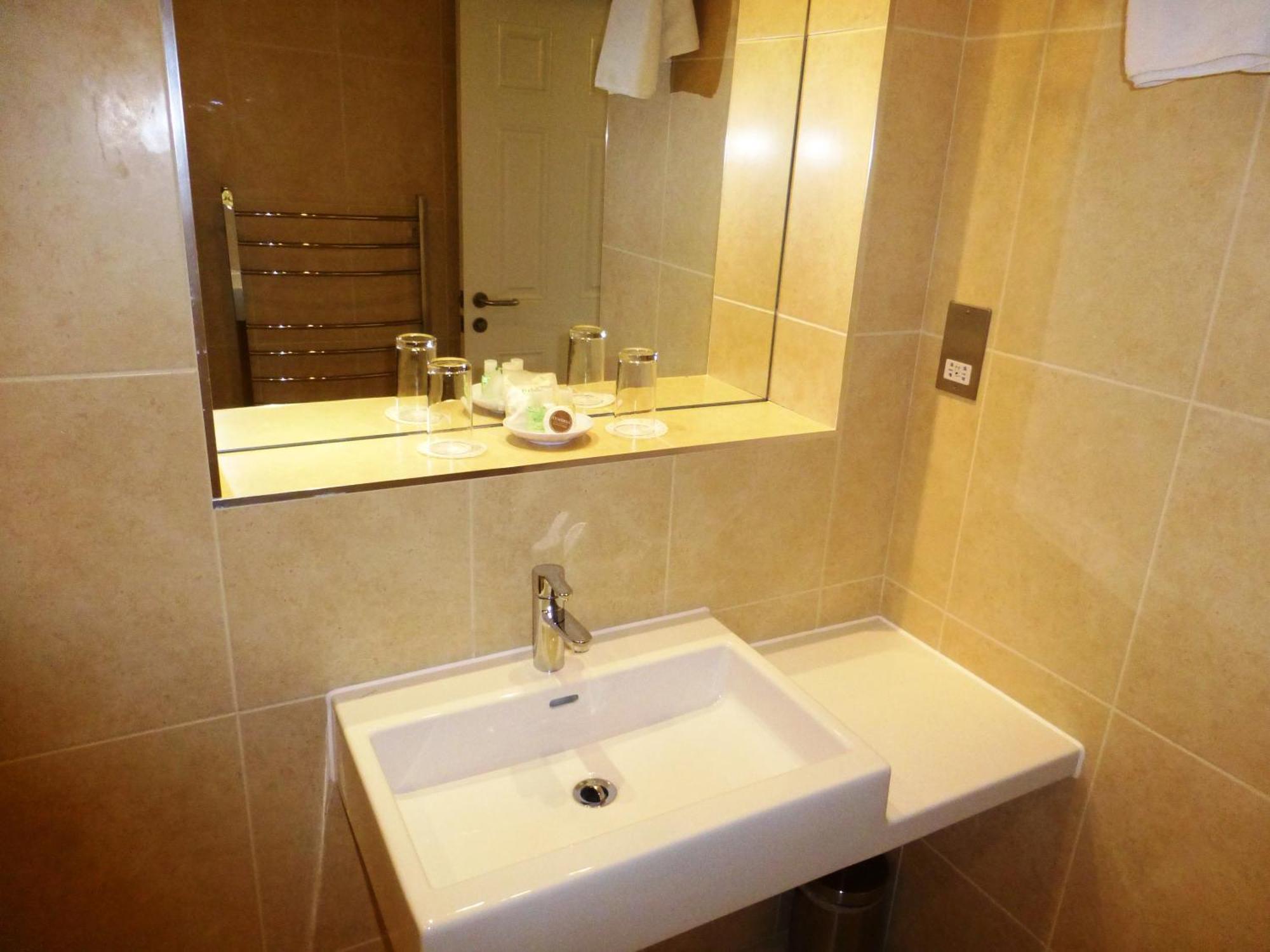 The Riverside House Hotel Mildenhall Ruang foto