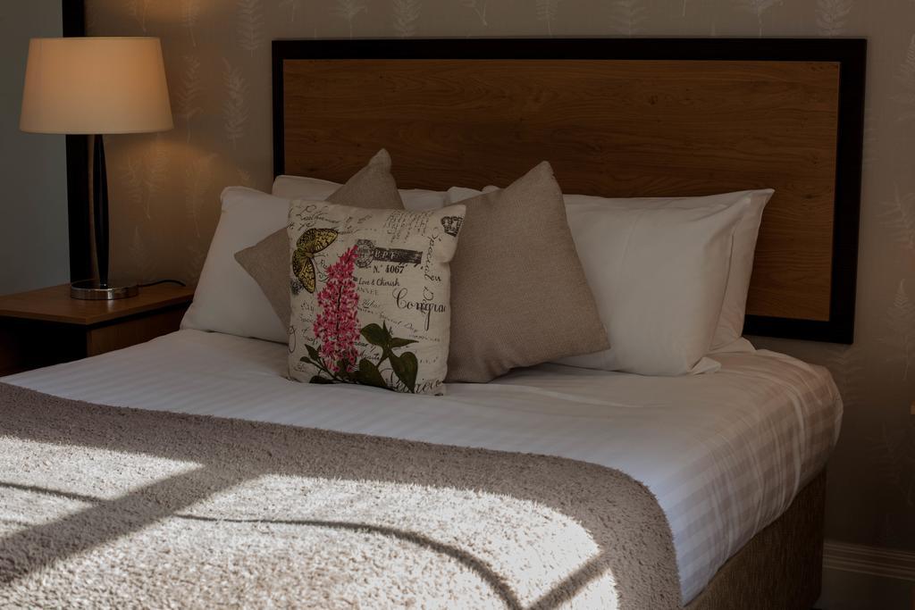 The Riverside House Hotel Mildenhall Bagian luar foto