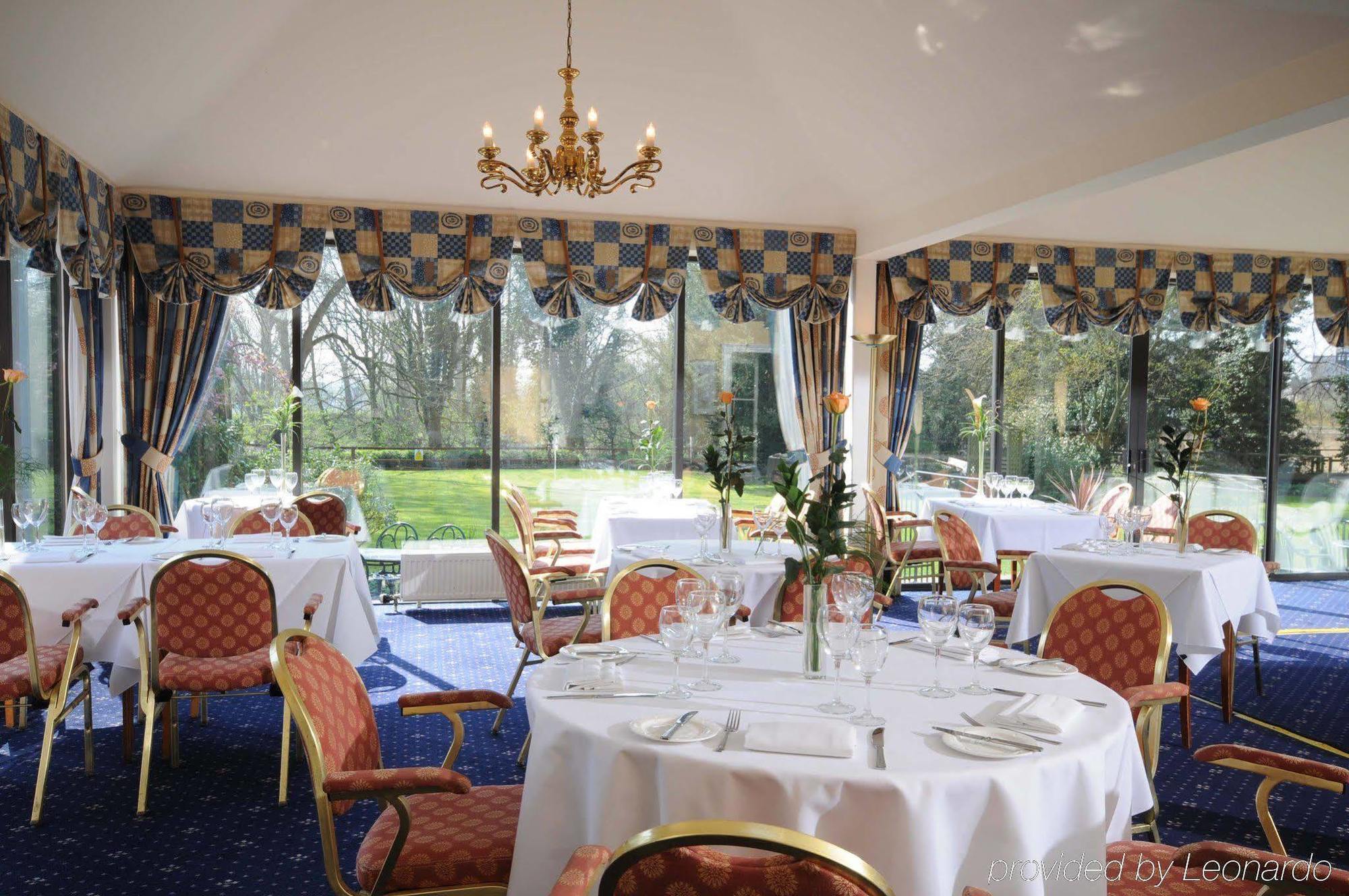 The Riverside House Hotel Mildenhall Restoran foto