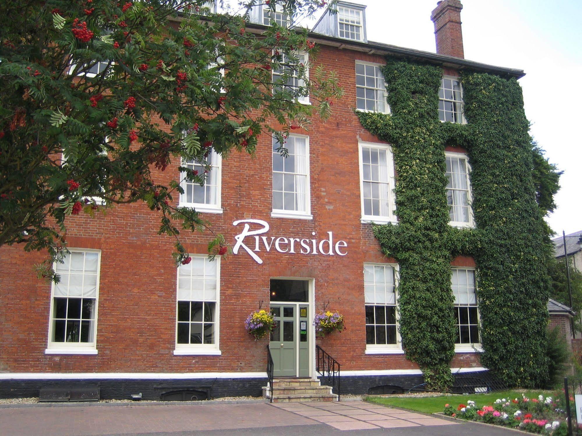 The Riverside House Hotel Mildenhall Bagian luar foto