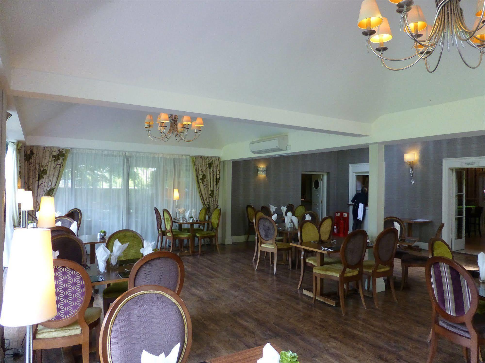 The Riverside House Hotel Mildenhall Bagian luar foto