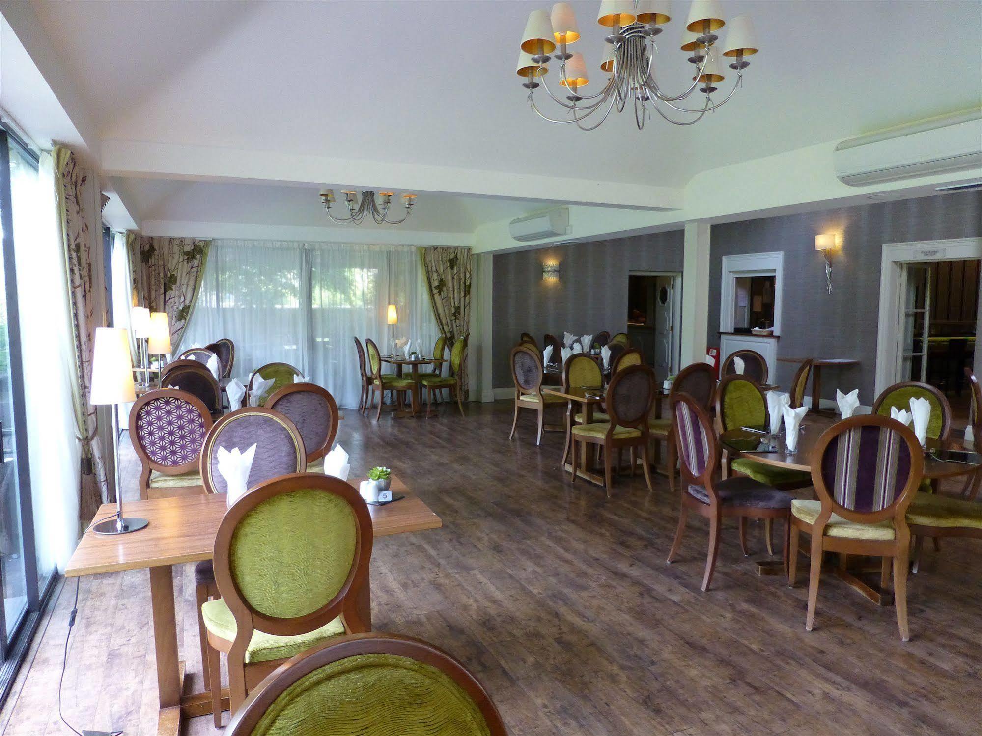 The Riverside House Hotel Mildenhall Bagian luar foto