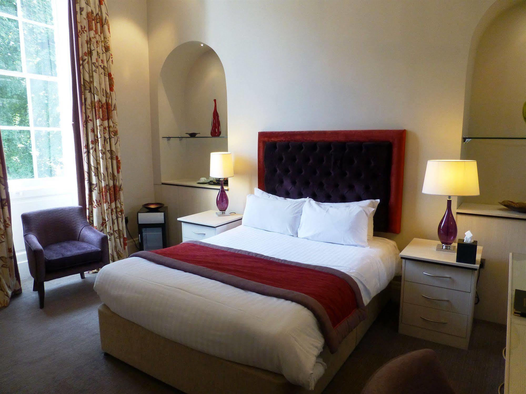 The Riverside House Hotel Mildenhall Bagian luar foto