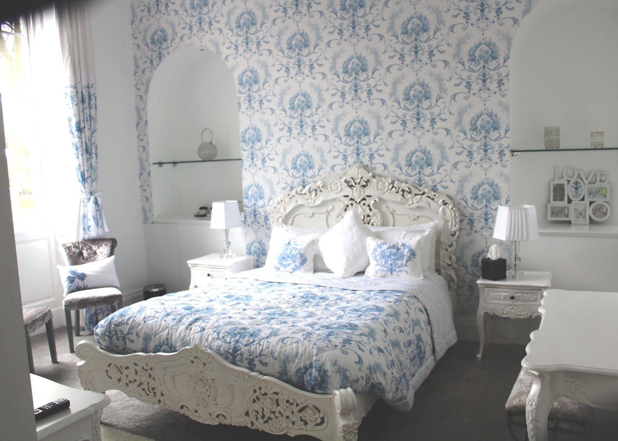 The Riverside House Hotel Mildenhall Bagian luar foto