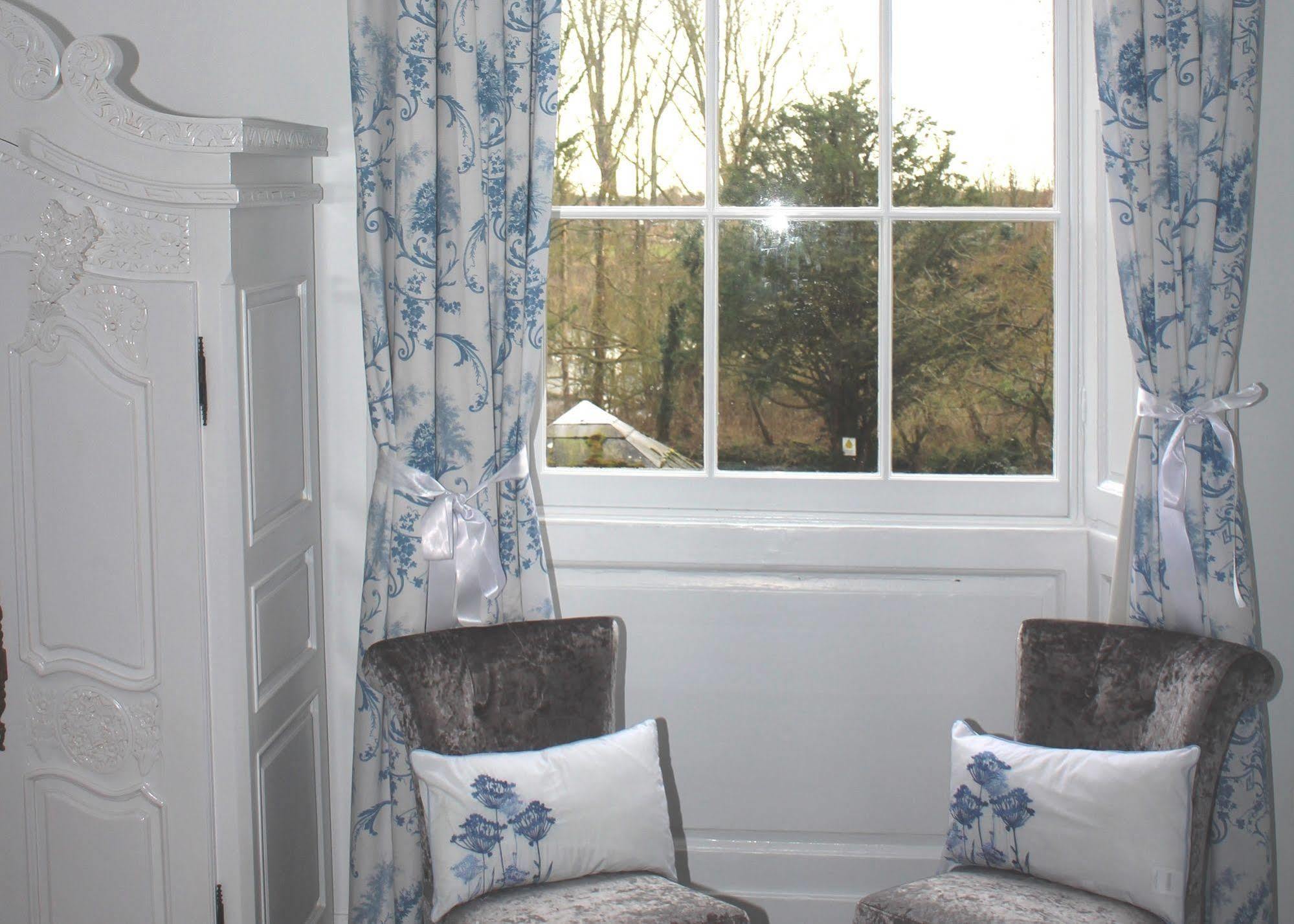 The Riverside House Hotel Mildenhall Bagian luar foto