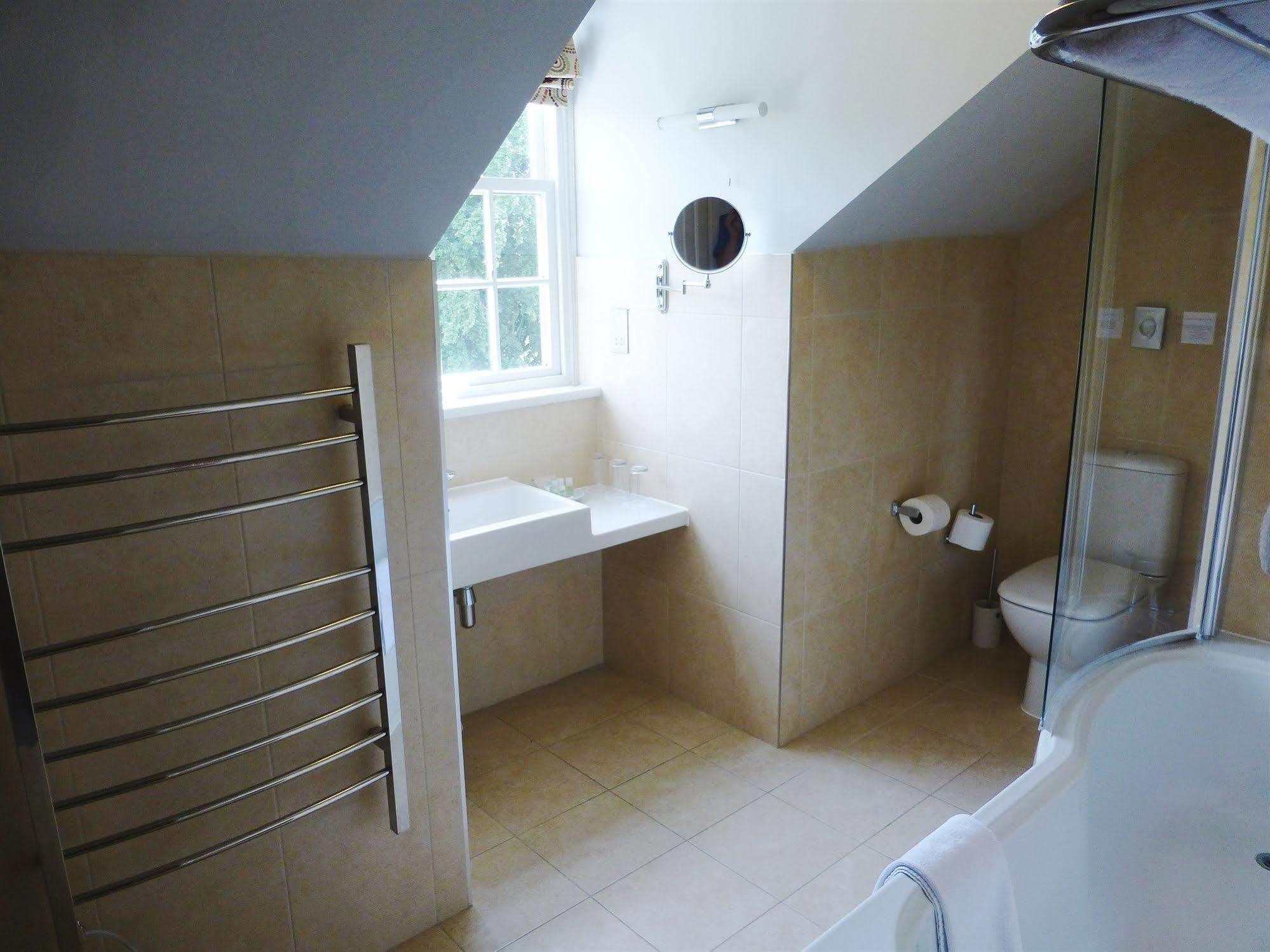 The Riverside House Hotel Mildenhall Bagian luar foto