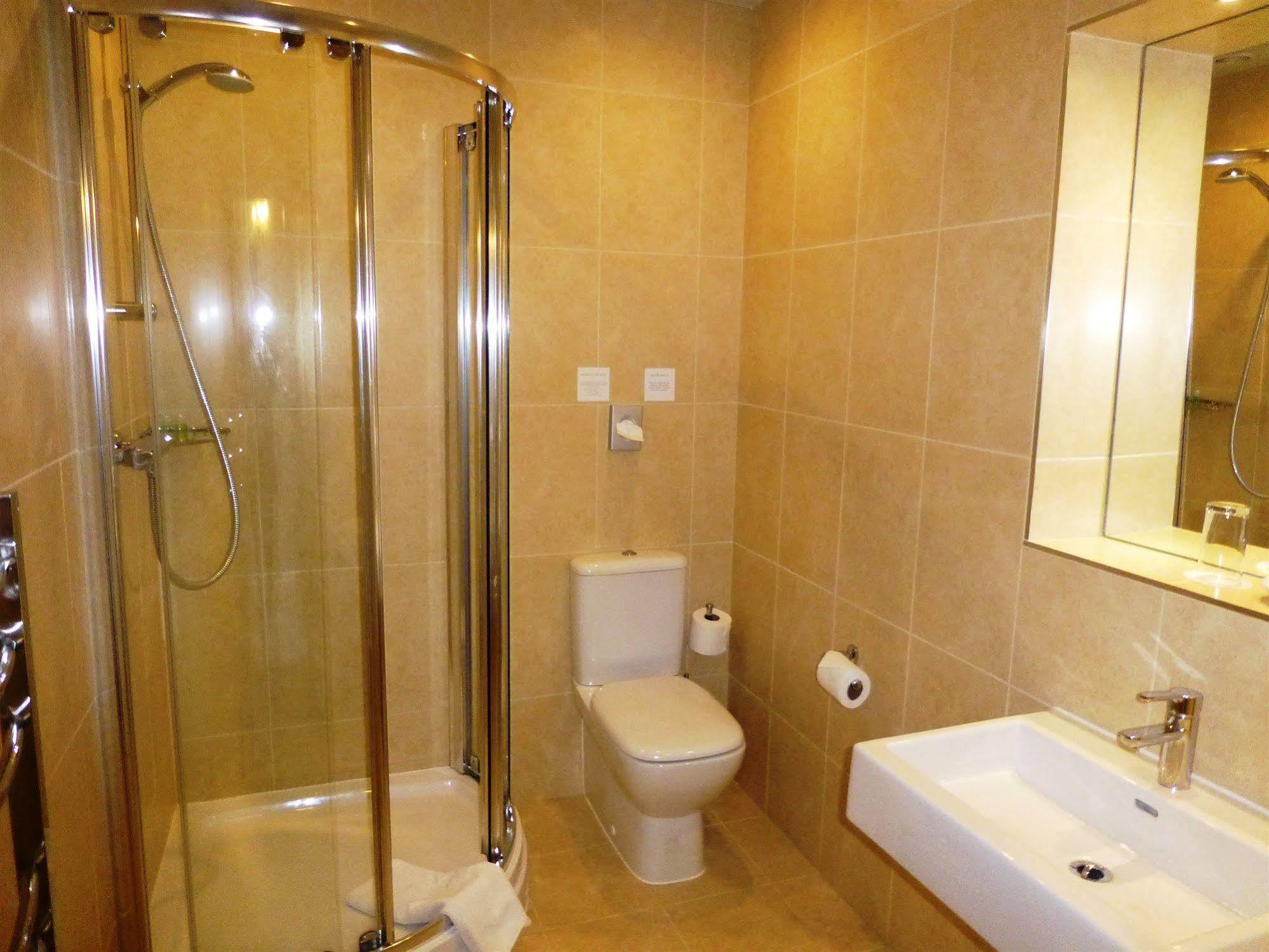 The Riverside House Hotel Mildenhall Bagian luar foto