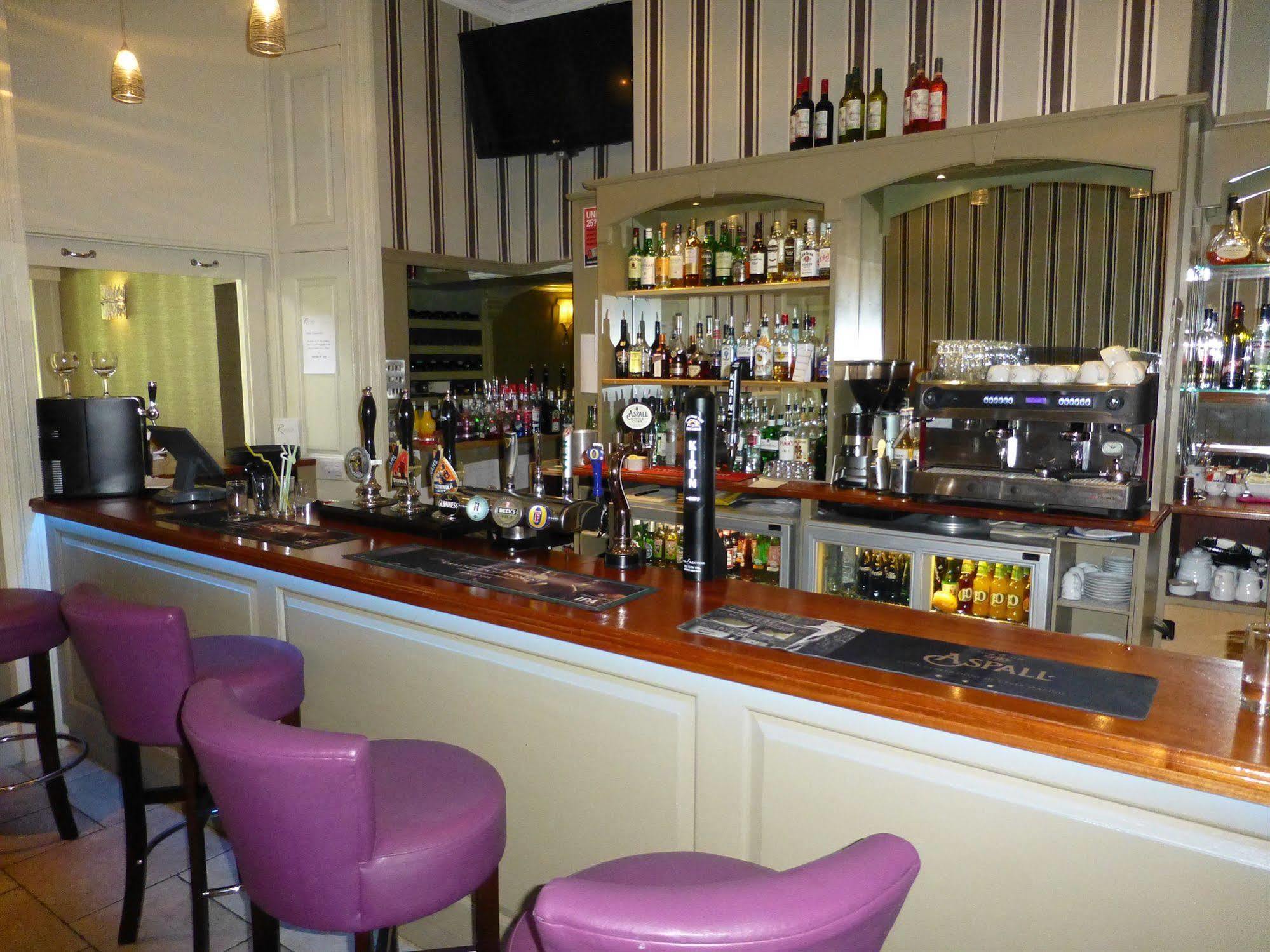The Riverside House Hotel Mildenhall Bagian luar foto